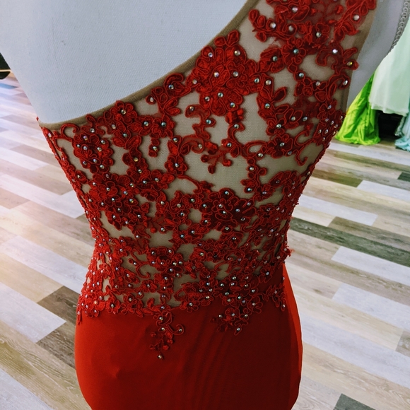 LAST CHANCE Red One-Shoulder Dress - Picture 2 of 5
